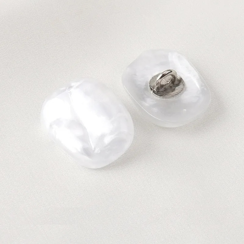 12-21mm Imitation Shell Pearl Luster White Black Shank Buttons 30 Pack