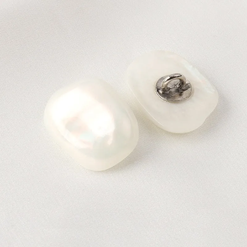 12-21mm Imitation Shell Pearl Luster White Black Shank Buttons 30 Pack