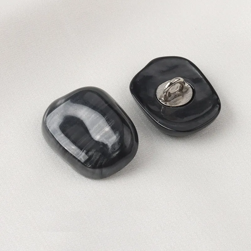 12-21mm Imitation Shell Pearl Luster White Black Shank Buttons 30 Pack