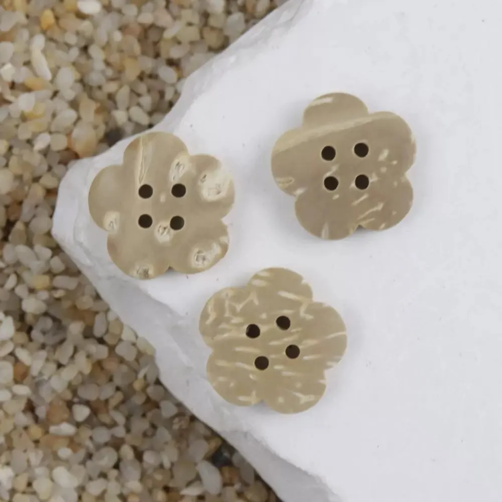 15/17.5mm Flower Shaped 4 Hole Natural Coconut Shell Buttons 100pcs
