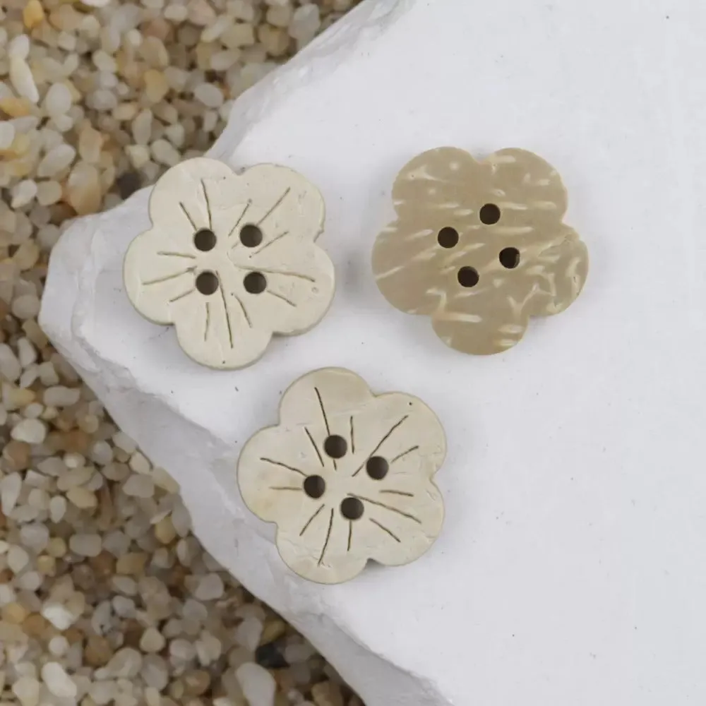 15/17.5mm Flower Shaped 4 Hole Natural Coconut Shell Buttons 100pcs