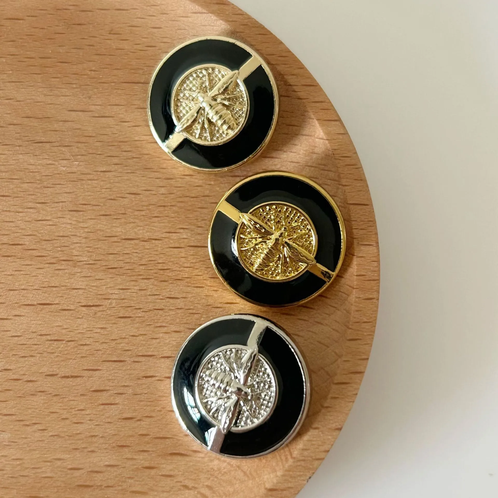 15/18/21/23mm Vintage Enameled Small Bee Alloy Buttons Hand Sewing 50pcs