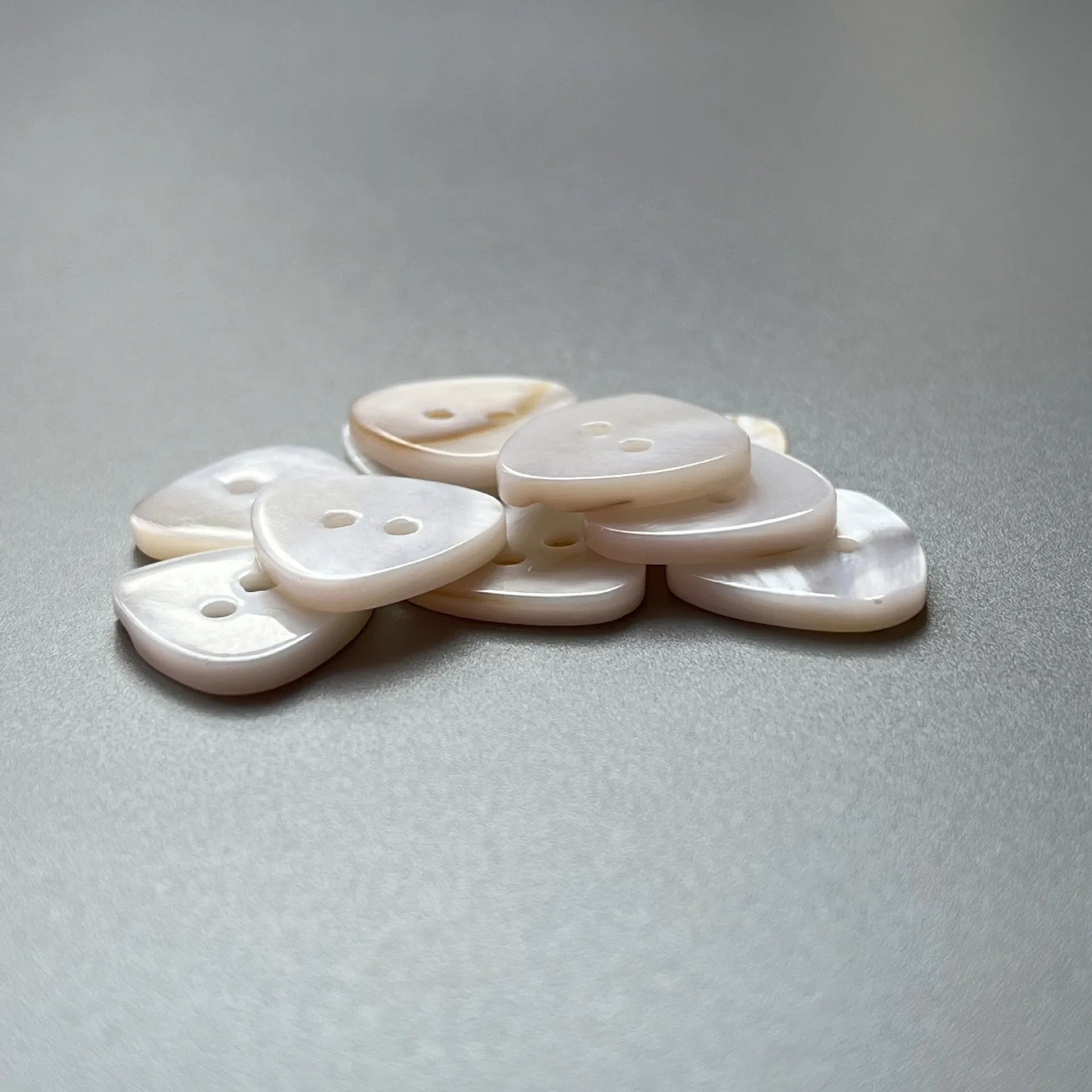 24L Triangular 2-Hole Natural Shell Shirt Buttons 20pcs