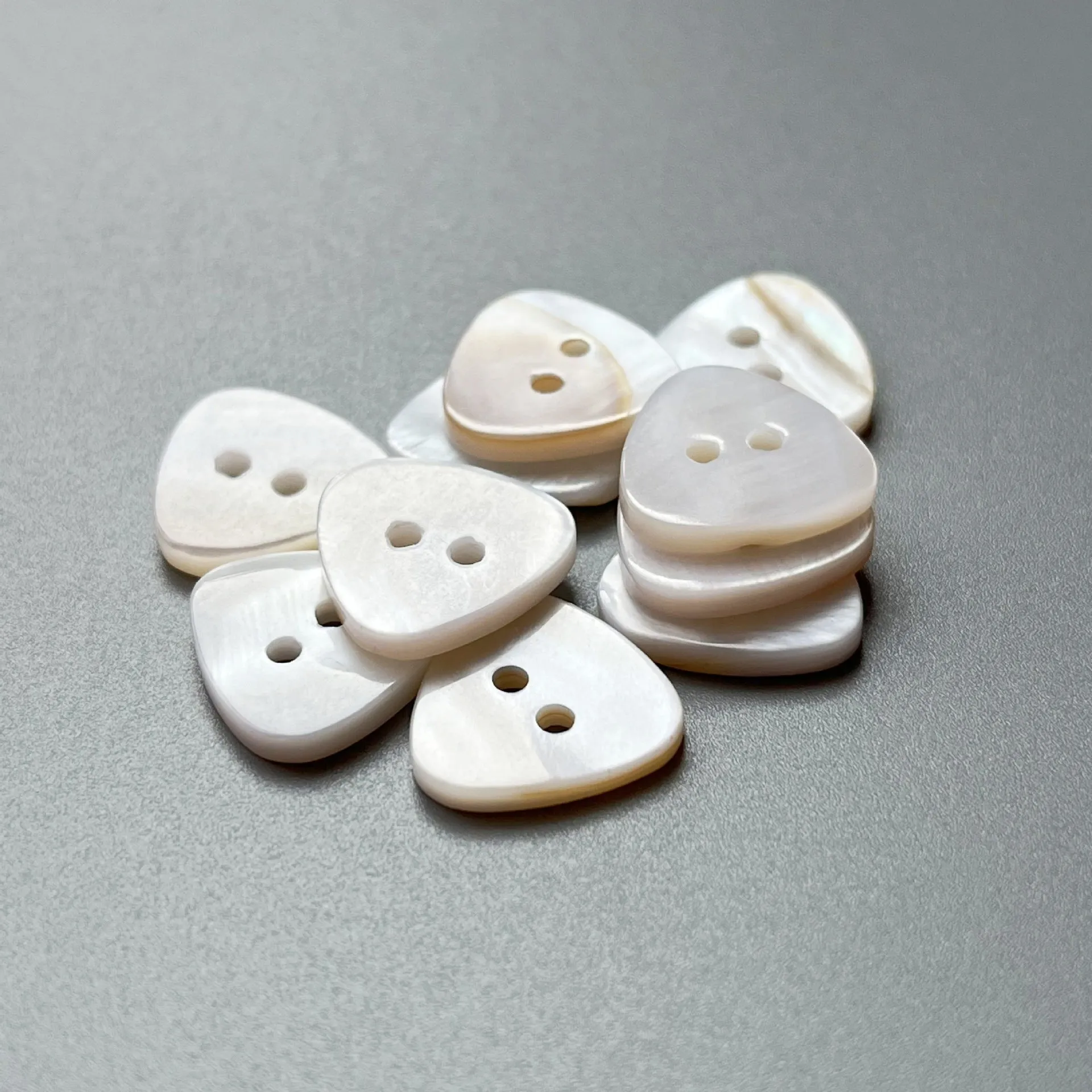 24L Triangular 2-Hole Natural Shell Shirt Buttons 20pcs