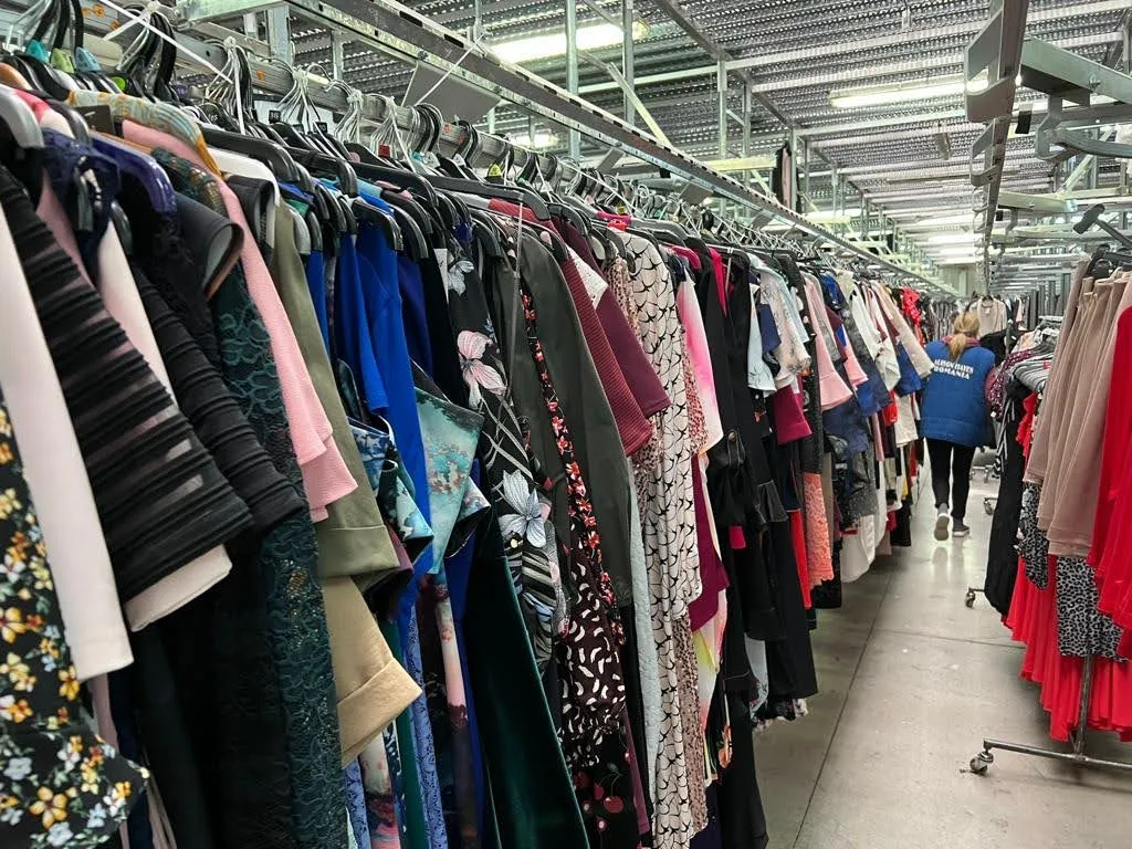 Assorted Spring/ Summer Clothing Samples – "One-Off Designs" Parcel of 150