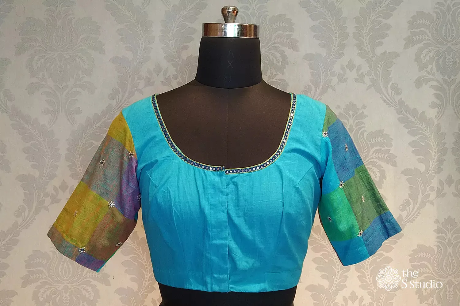 Blue cotton blouse with checked sleeves