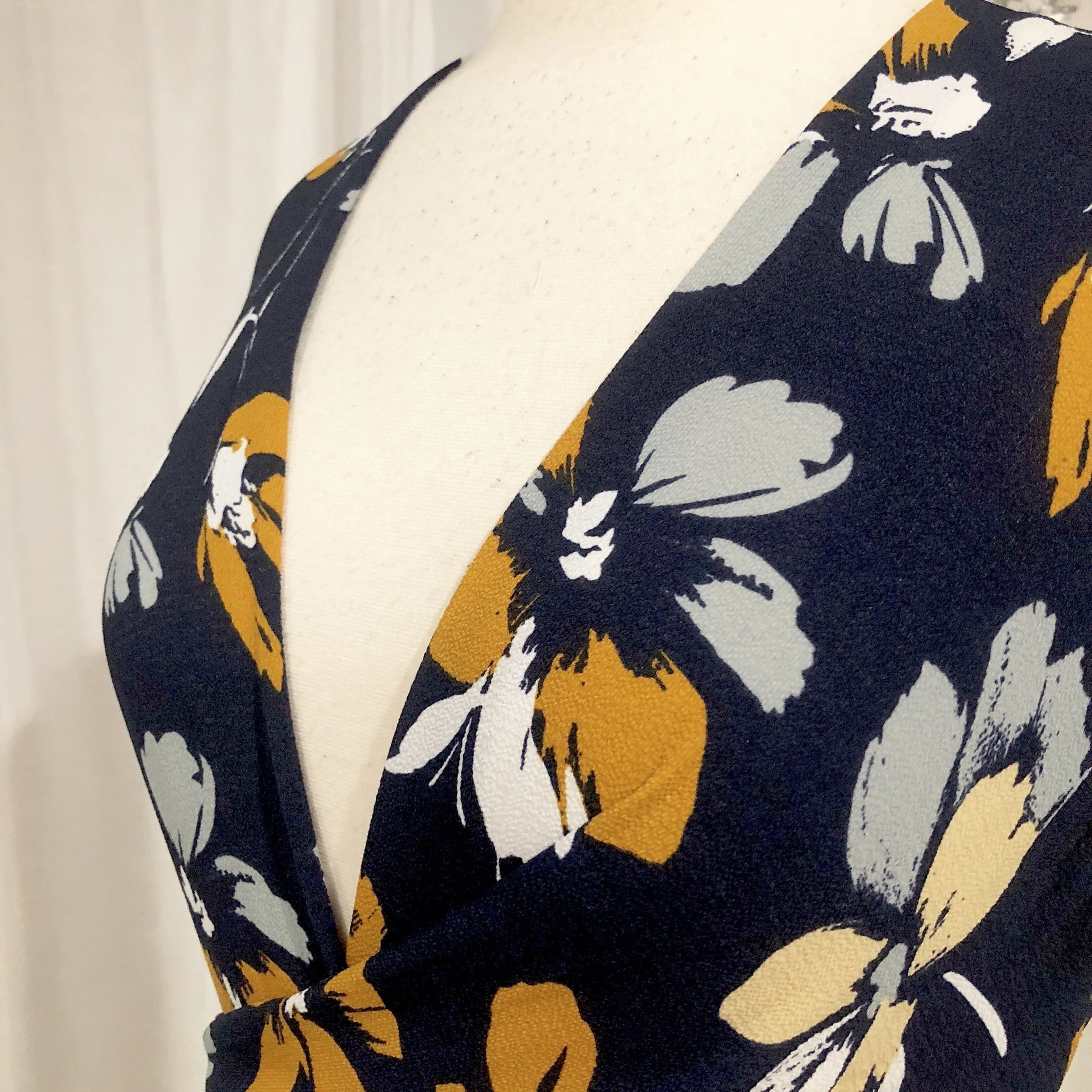 BOUTIQUE Navy & Floral Tea Length Faux Wrap Short Dress Size S
