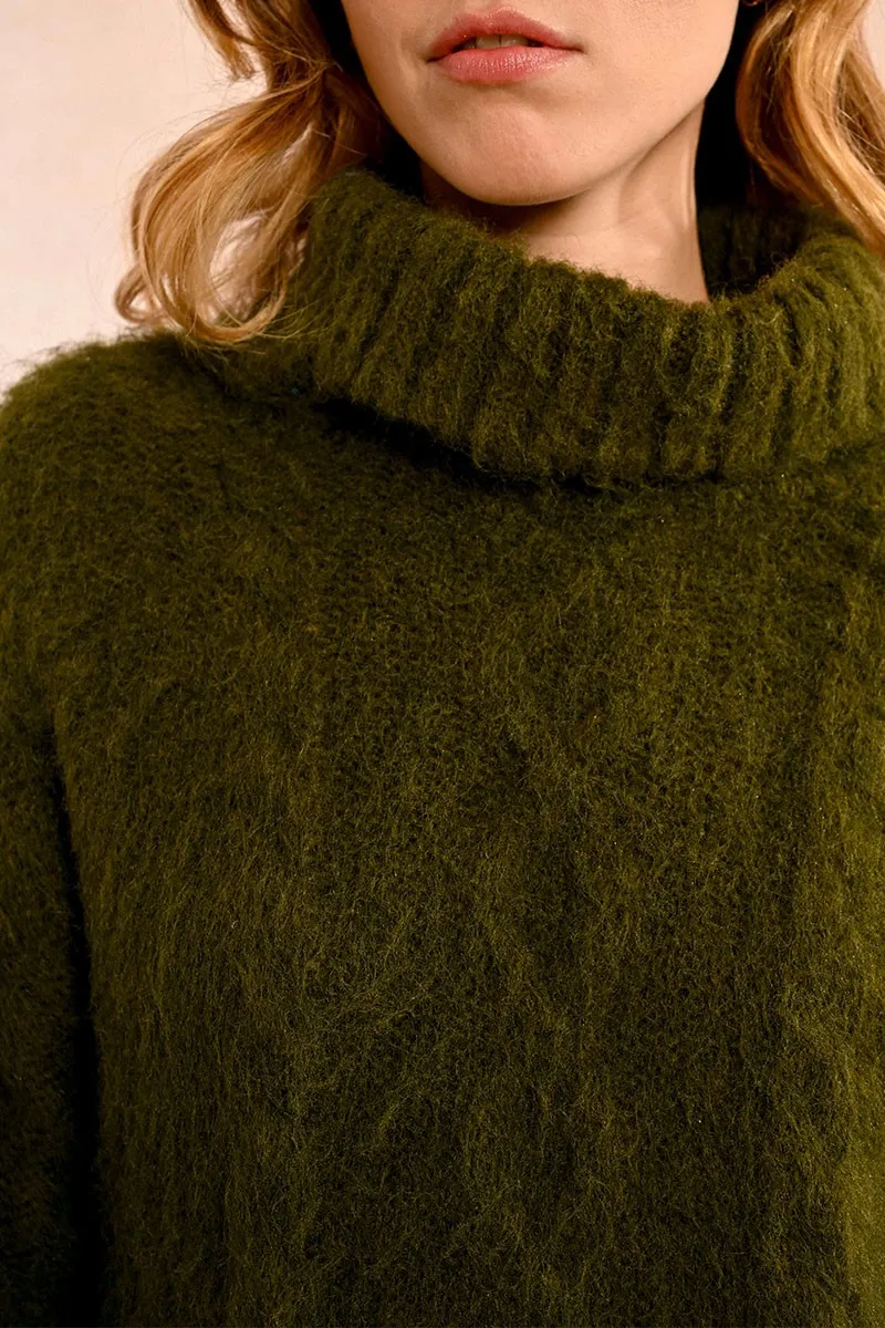 CHUNKY KNIT CABLE SWEATER