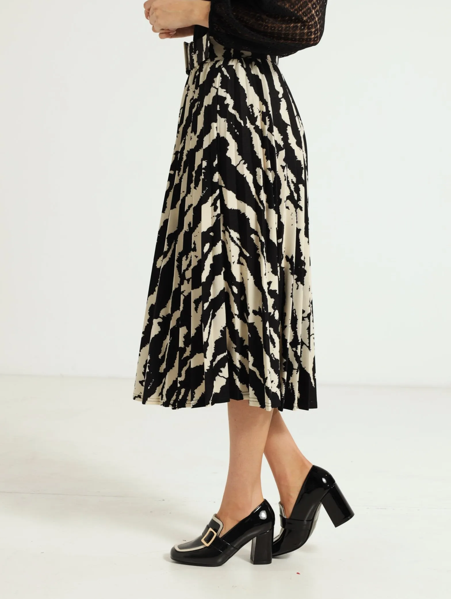 Covered Belt Pleated Midi Skirt - Black/White