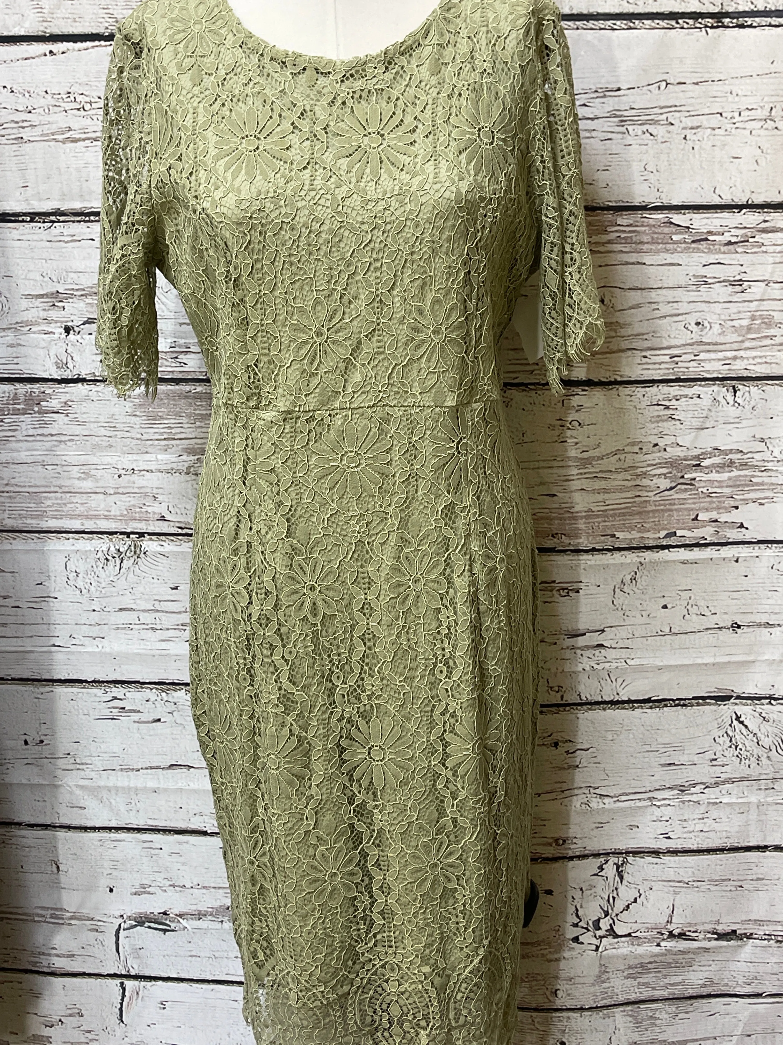 Dress Party Midi By Clothes Mentor In Green, Size: L