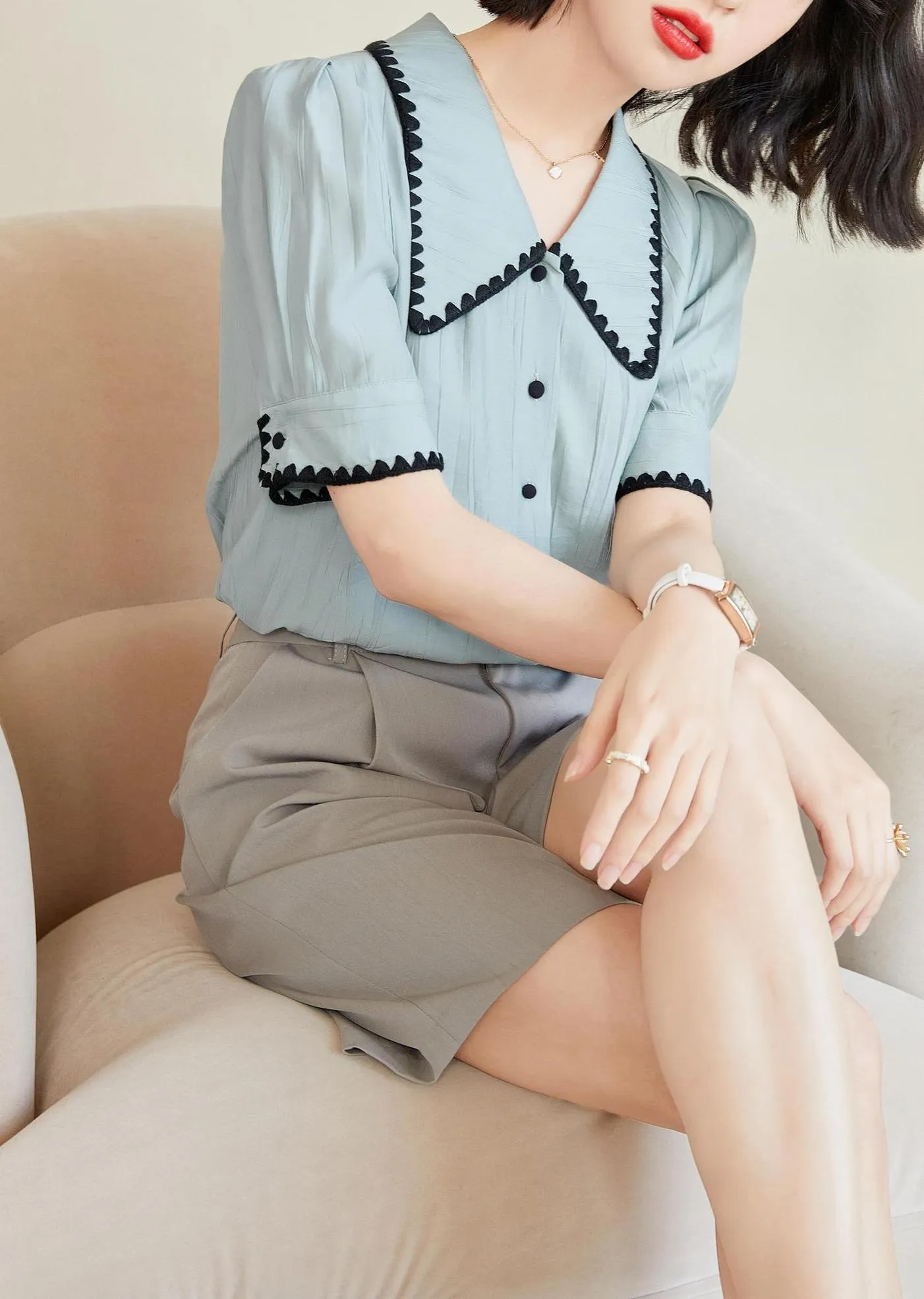 Elegant Chiffon Blouse with Crinkled Gauze and Spread Neckline