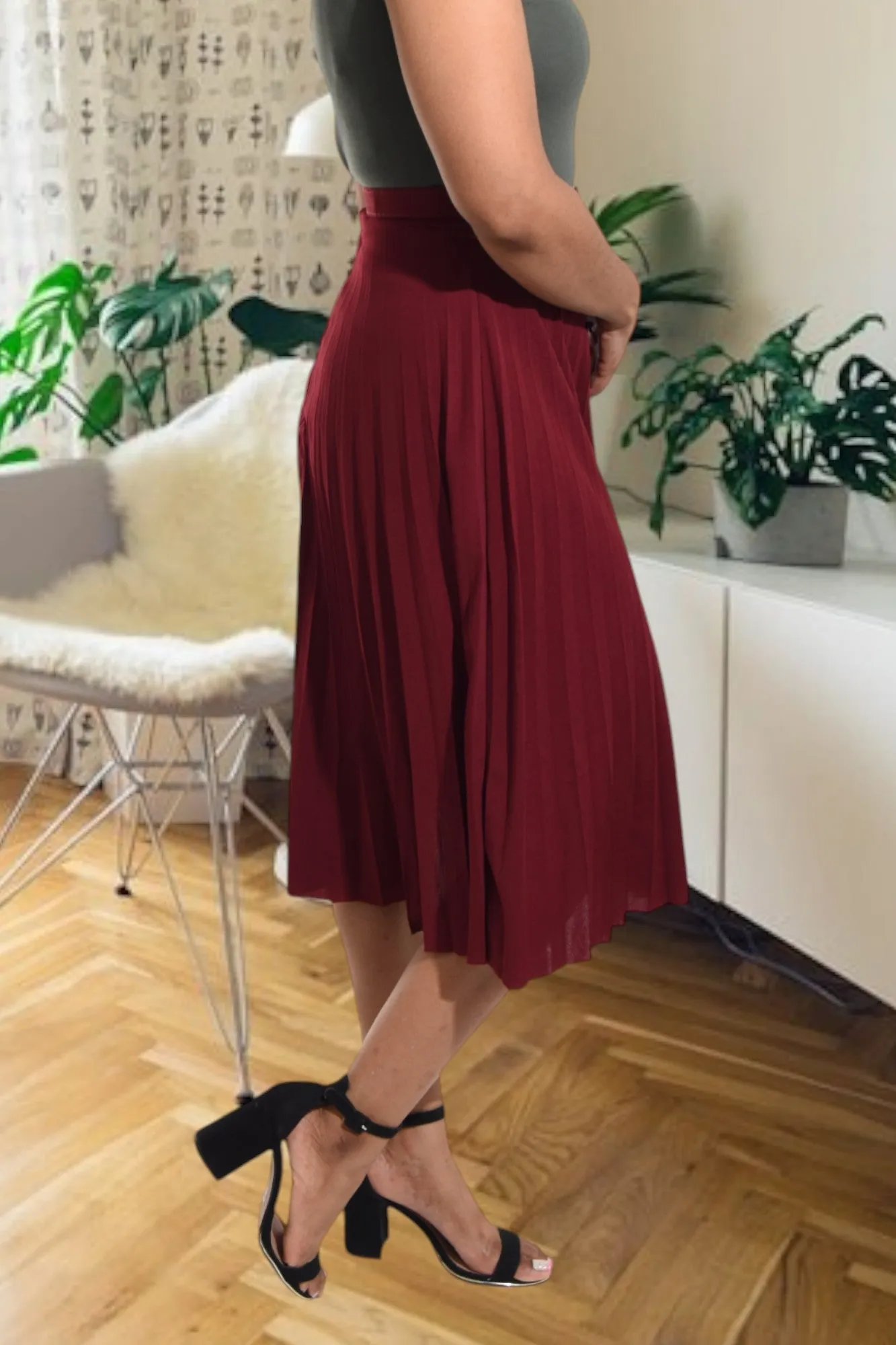 Ladies Burgundy Pleated Skirt