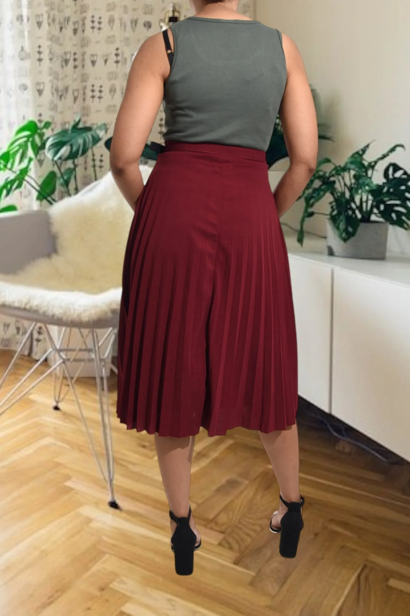 Ladies Burgundy Pleated Skirt
