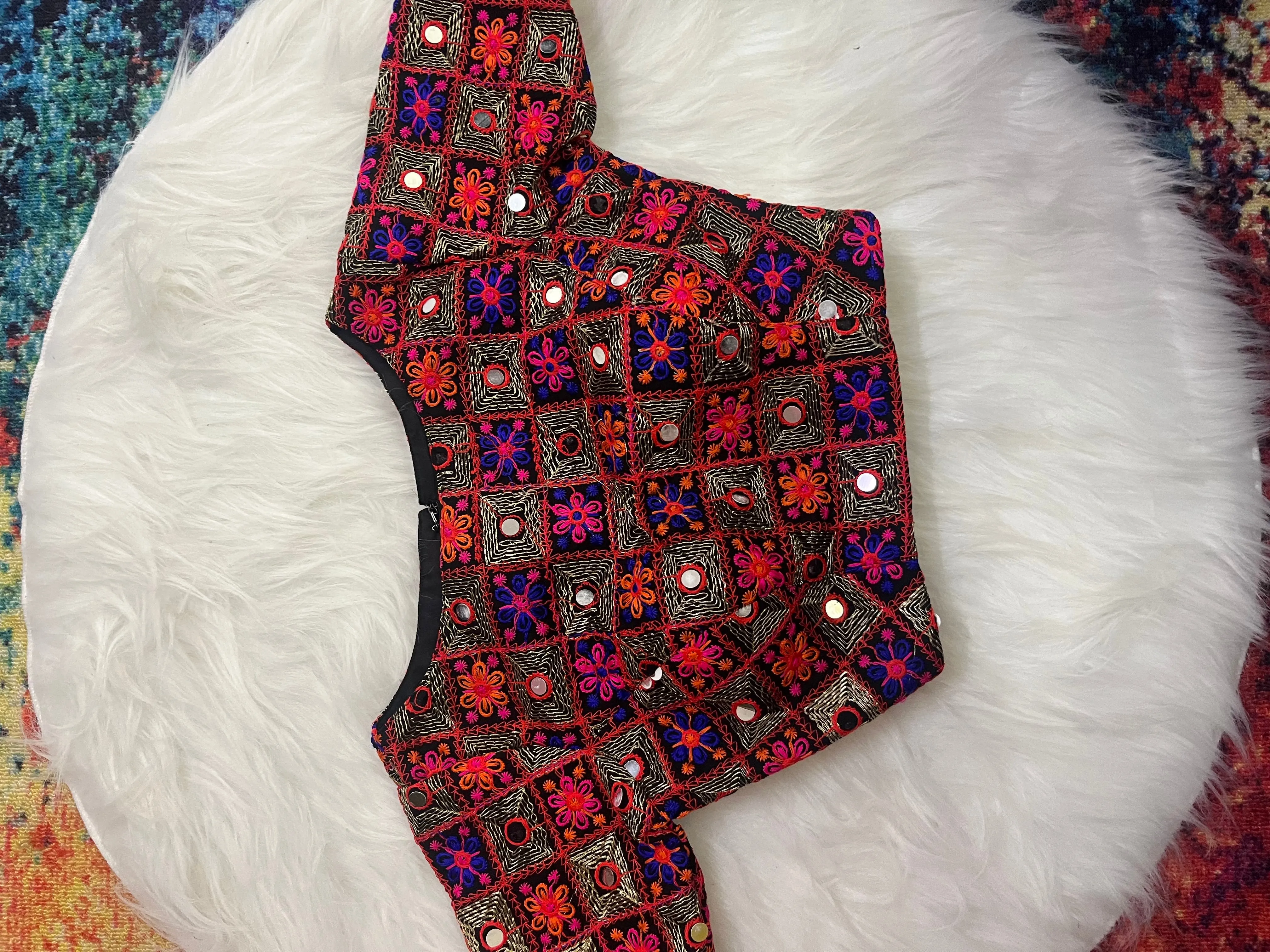 MULTICOLOR EMBROIDERY BLOUSE - BLACK