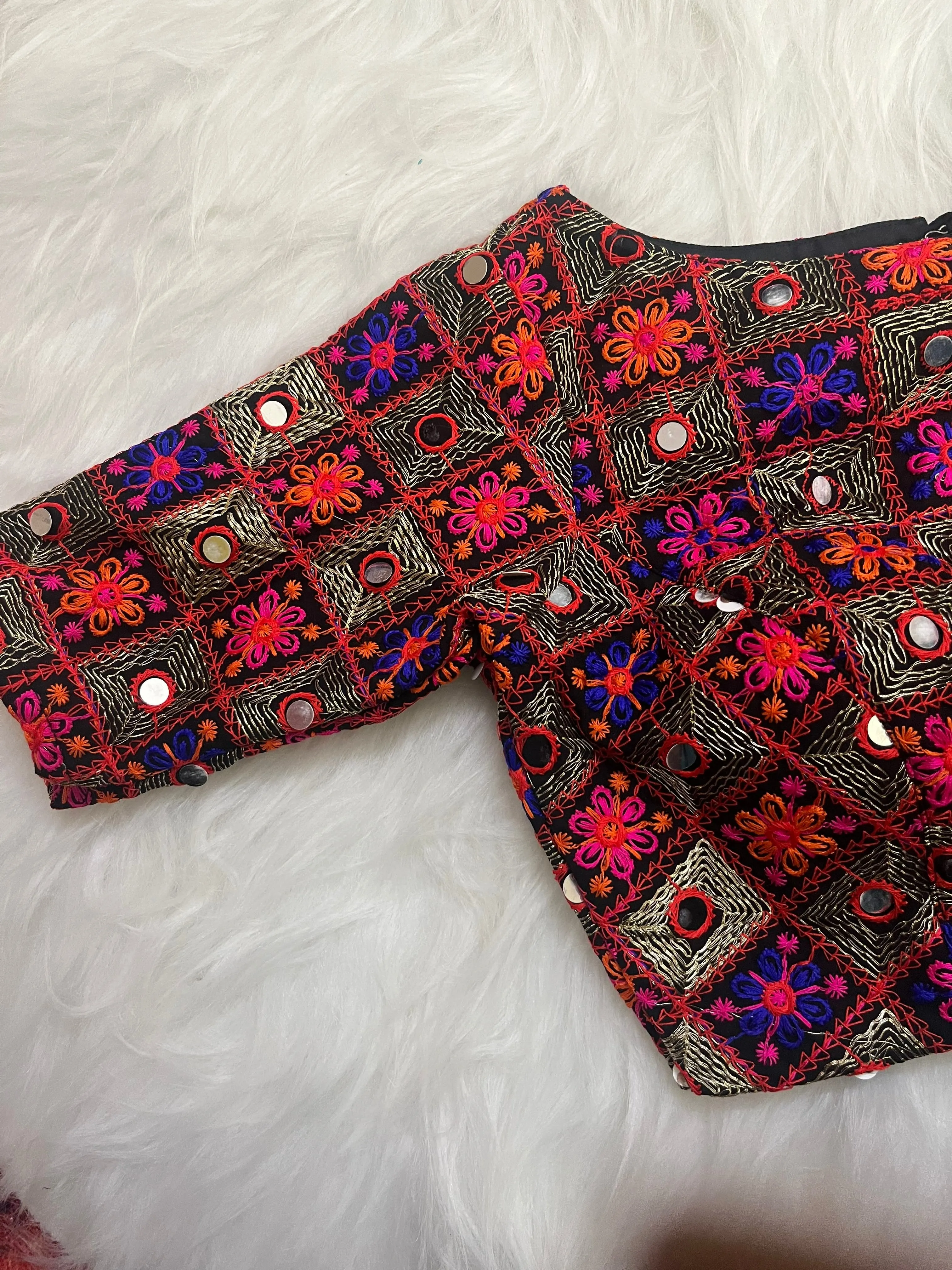 MULTICOLOR EMBROIDERY BLOUSE - BLACK