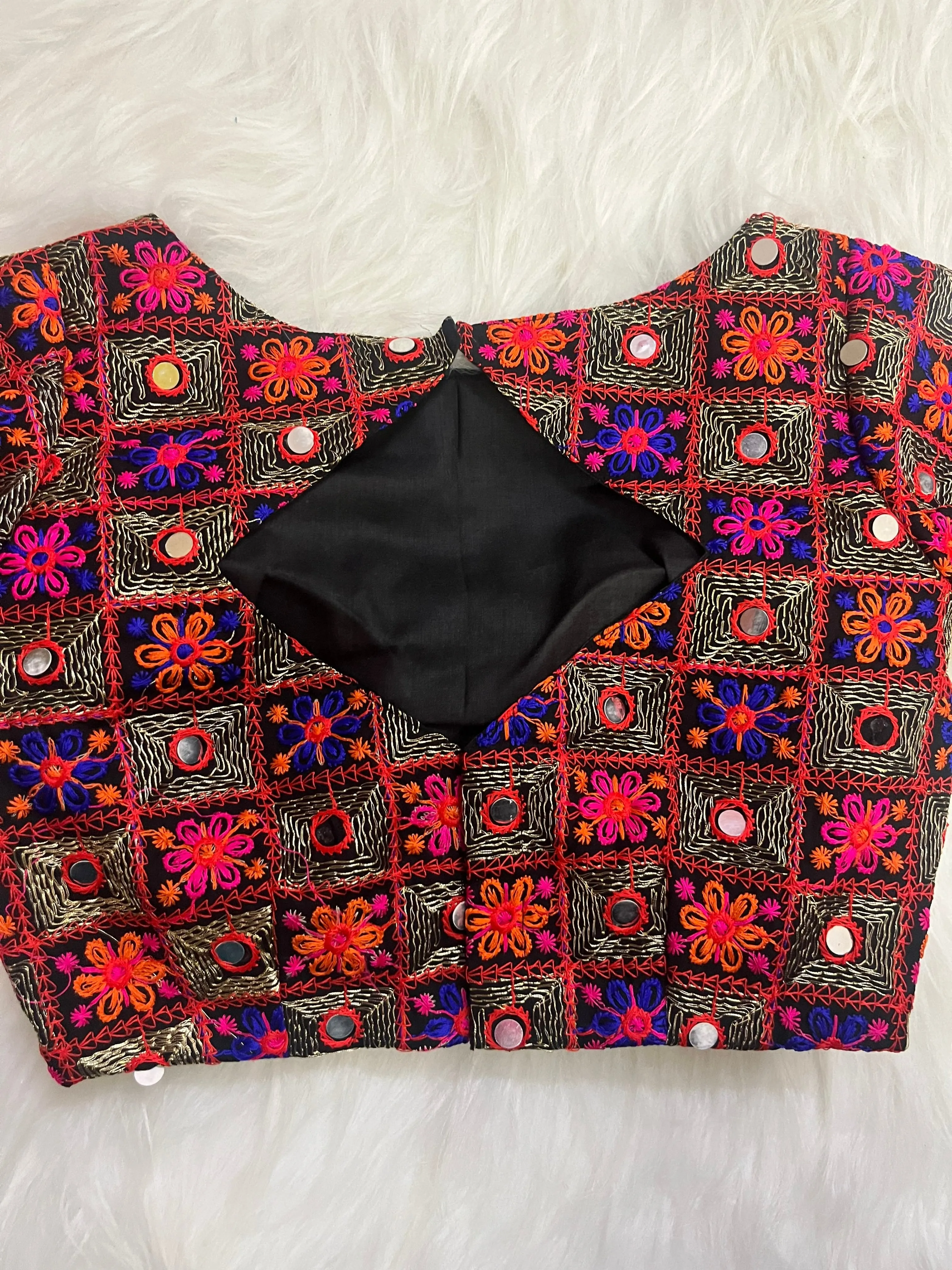 MULTICOLOR EMBROIDERY BLOUSE - BLACK