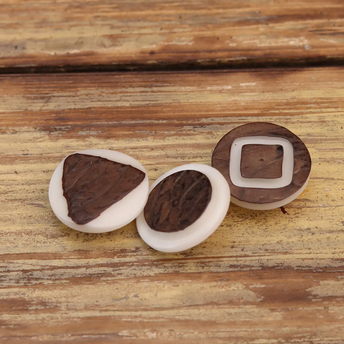 Natural Bark White Wood Grain Corozo Button 20 Pack(4 Sizes)