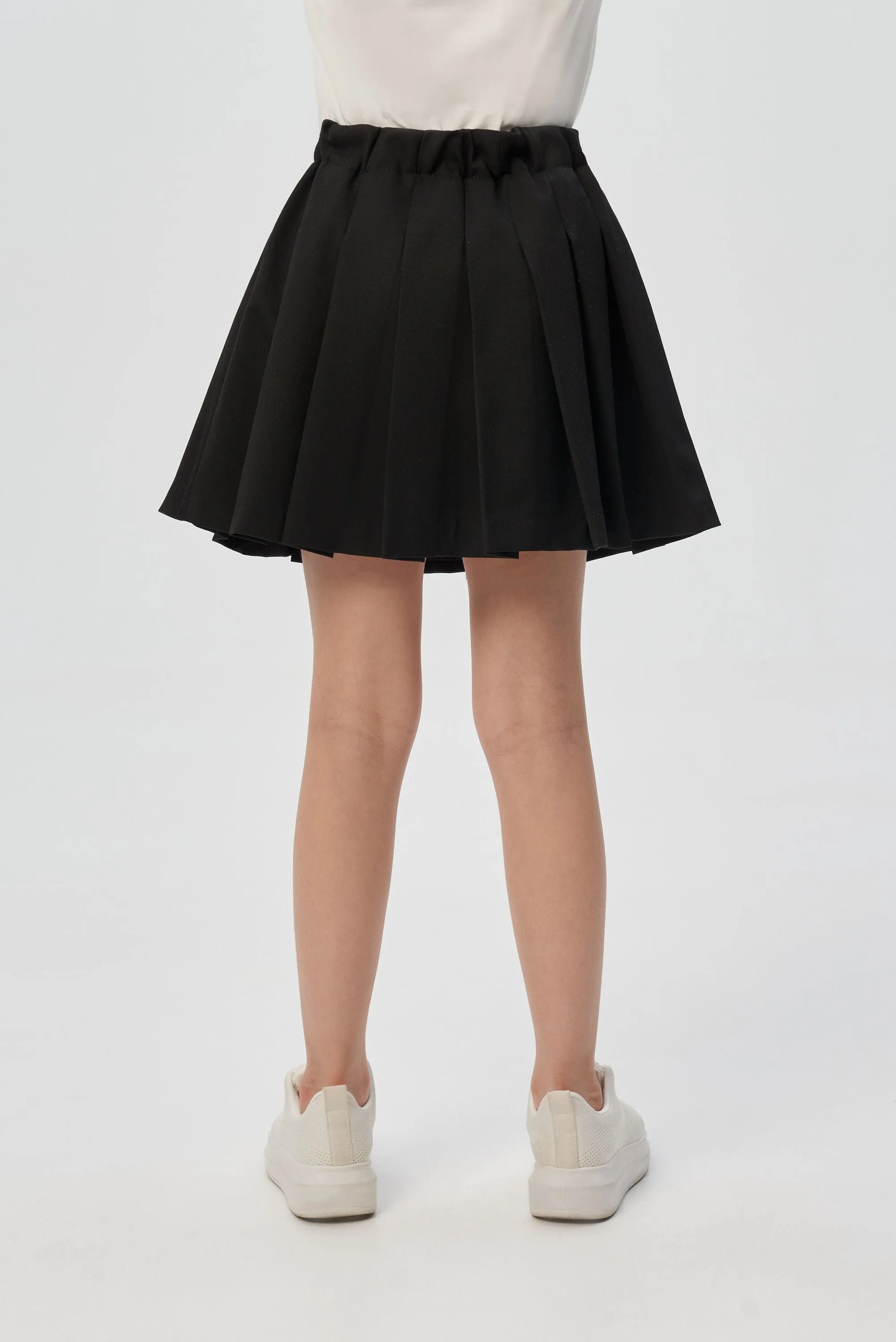 Pleated Skirt with Chain
