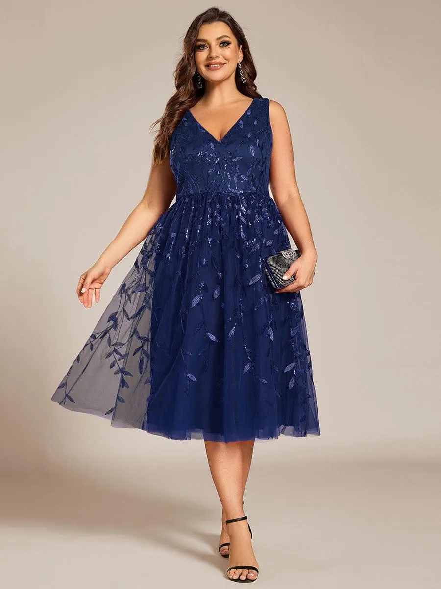 Robe d'invitée de mariage mi-longue à paillettes et feuilles grande taille