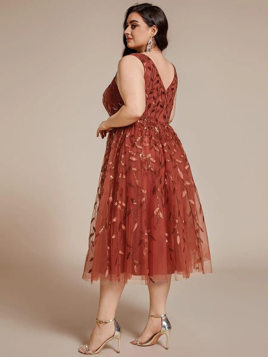 Robe d'invitée de mariage mi-longue à paillettes et feuilles grande taille
