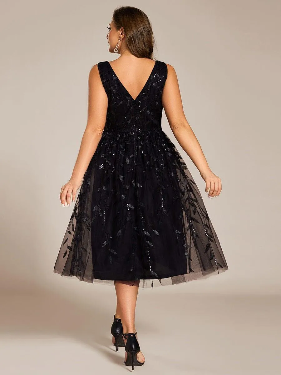 Robe d'invitée de mariage mi-longue à paillettes et feuilles grande taille