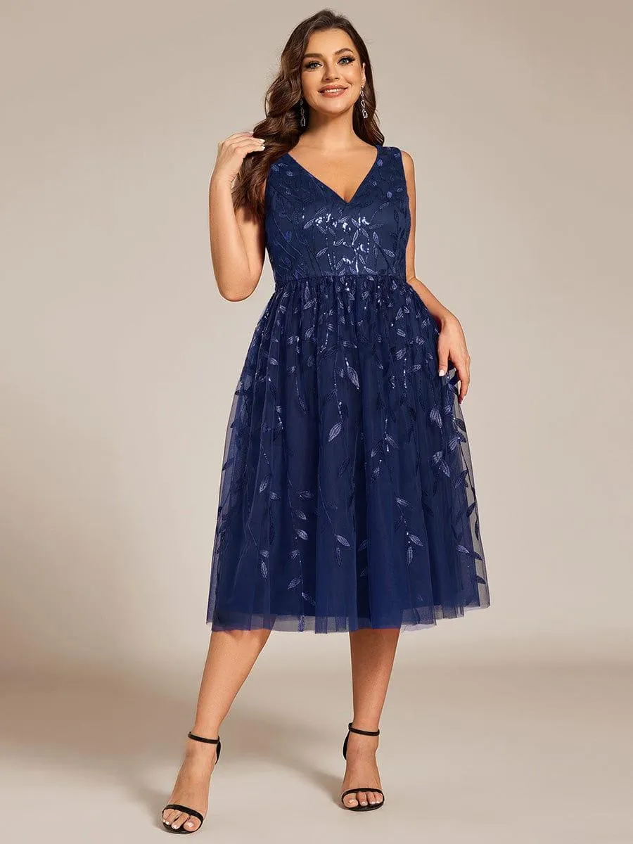 Robe d'invitée de mariage mi-longue à paillettes et feuilles grande taille