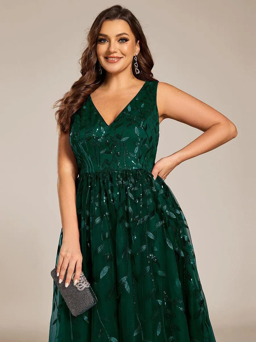 Robe d'invitée de mariage mi-longue à paillettes et feuilles grande taille