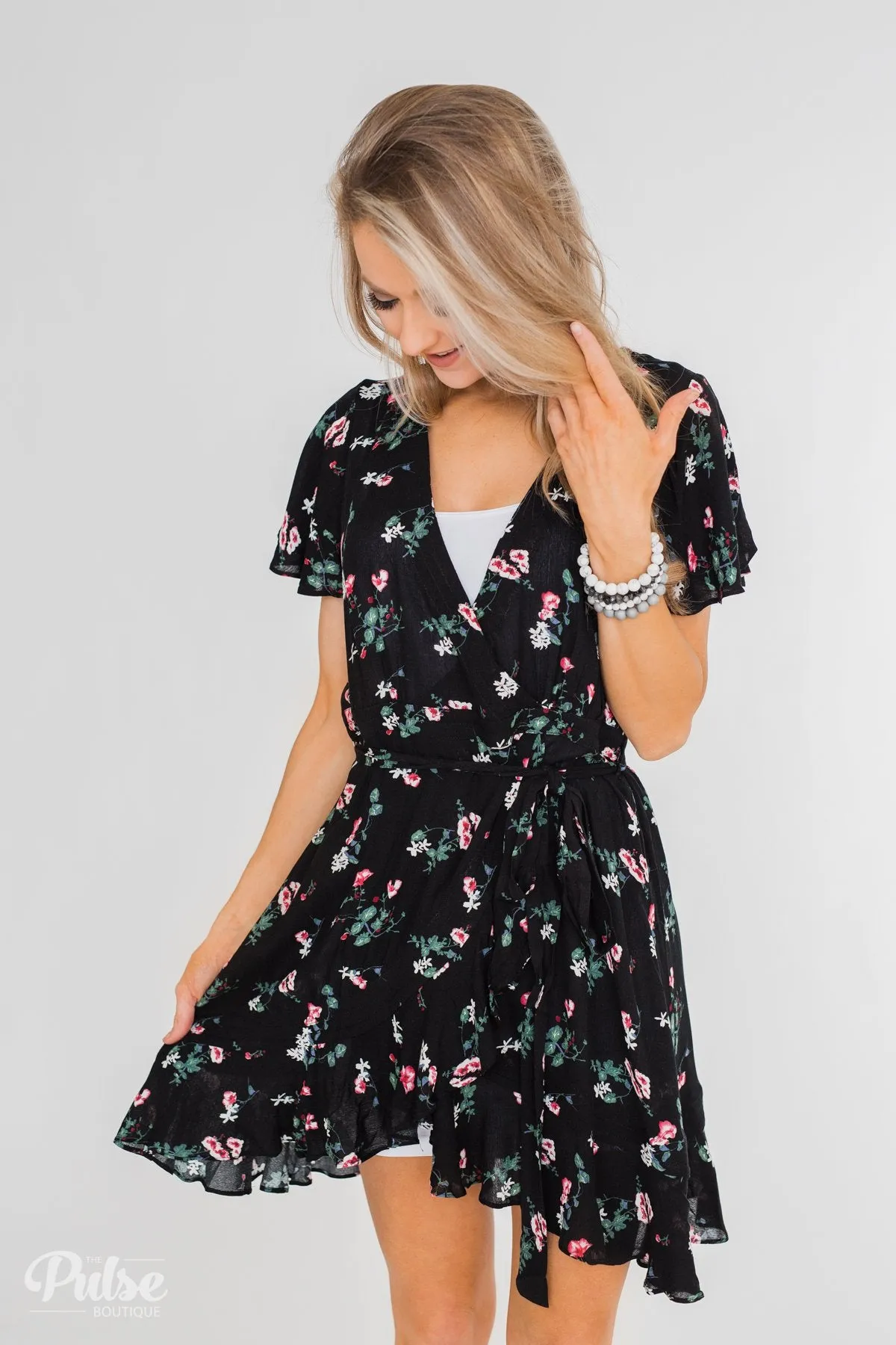 Short Sleeve V-Neck Wrap Detail Dress- Black