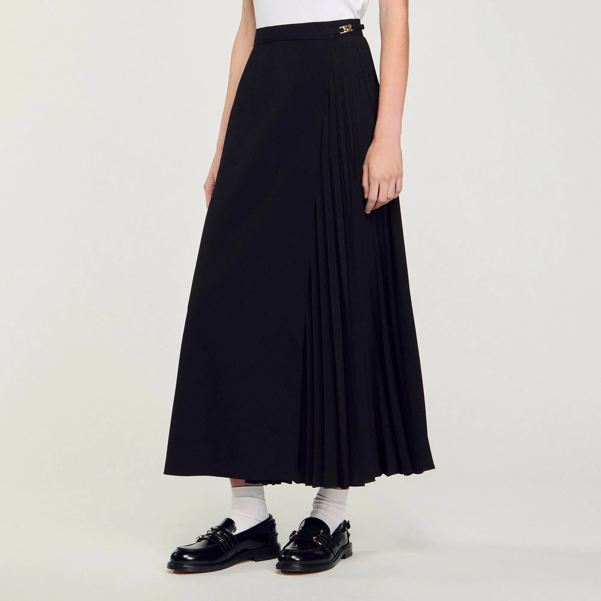 Souvenir Curb Chain Buckle Pleated Skirt Black