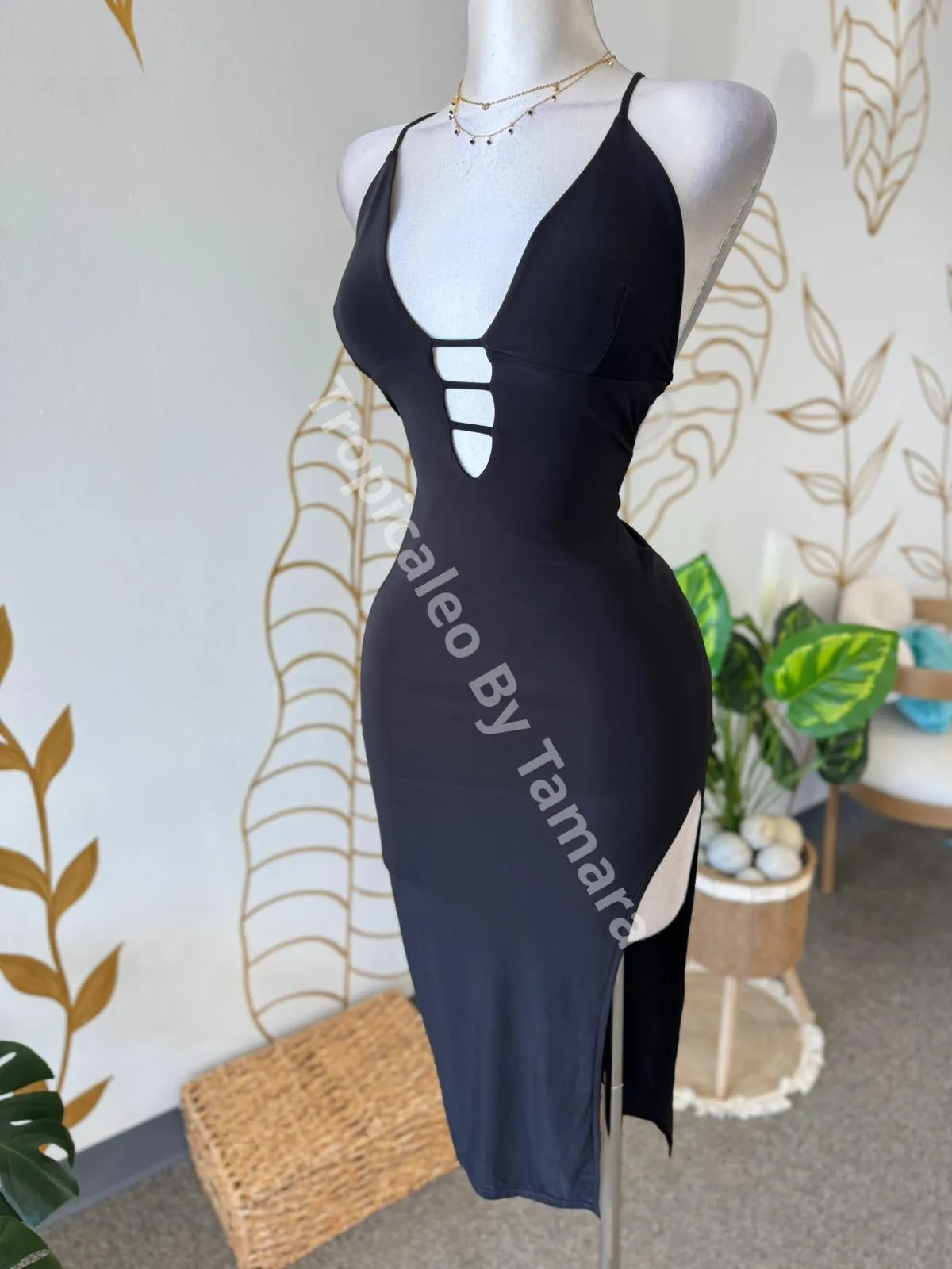 Spaguetti Strap Cross Back Midi Dress