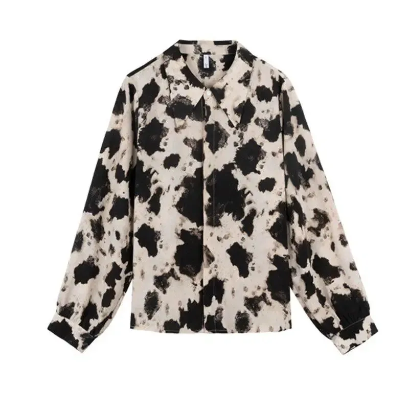 Vintage Cow Print Blouse with Classic Collar and Button Fastening