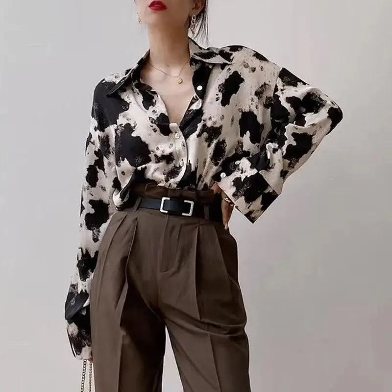 Vintage Cow Print Blouse with Classic Collar and Button Fastening