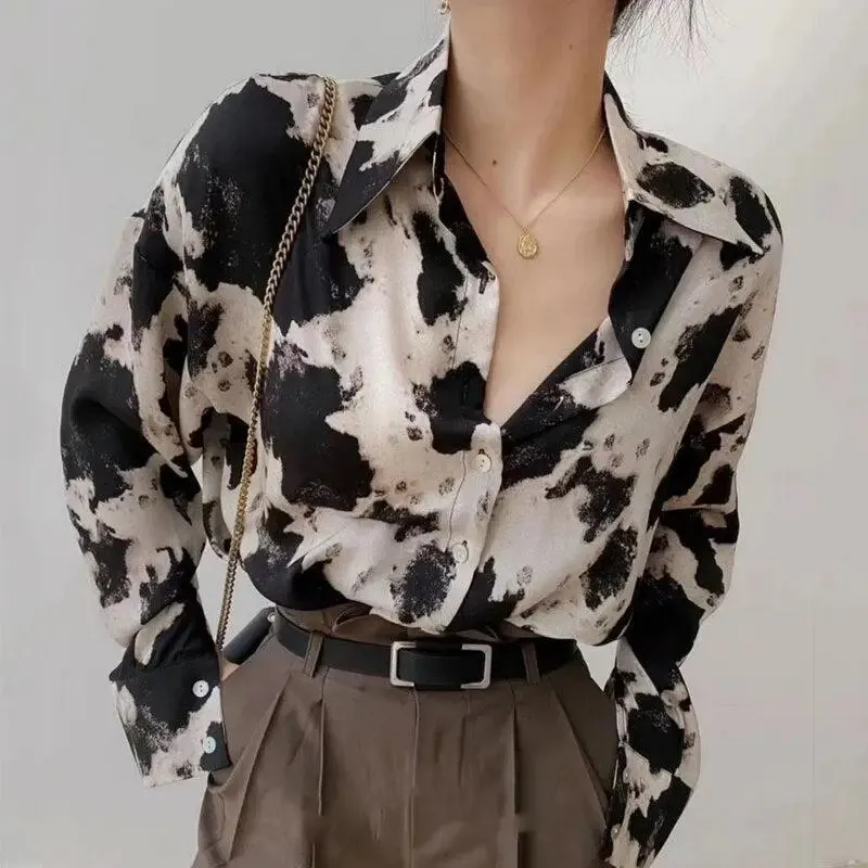 Vintage Cow Print Blouse with Classic Collar and Button Fastening