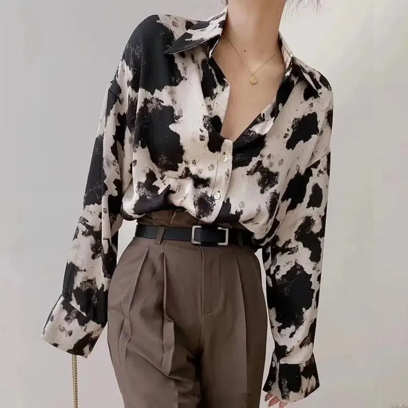 Vintage Cow Print Blouse with Classic Collar and Button Fastening