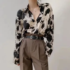 Vintage Cow Print Blouse with Classic Collar and Button Fastening