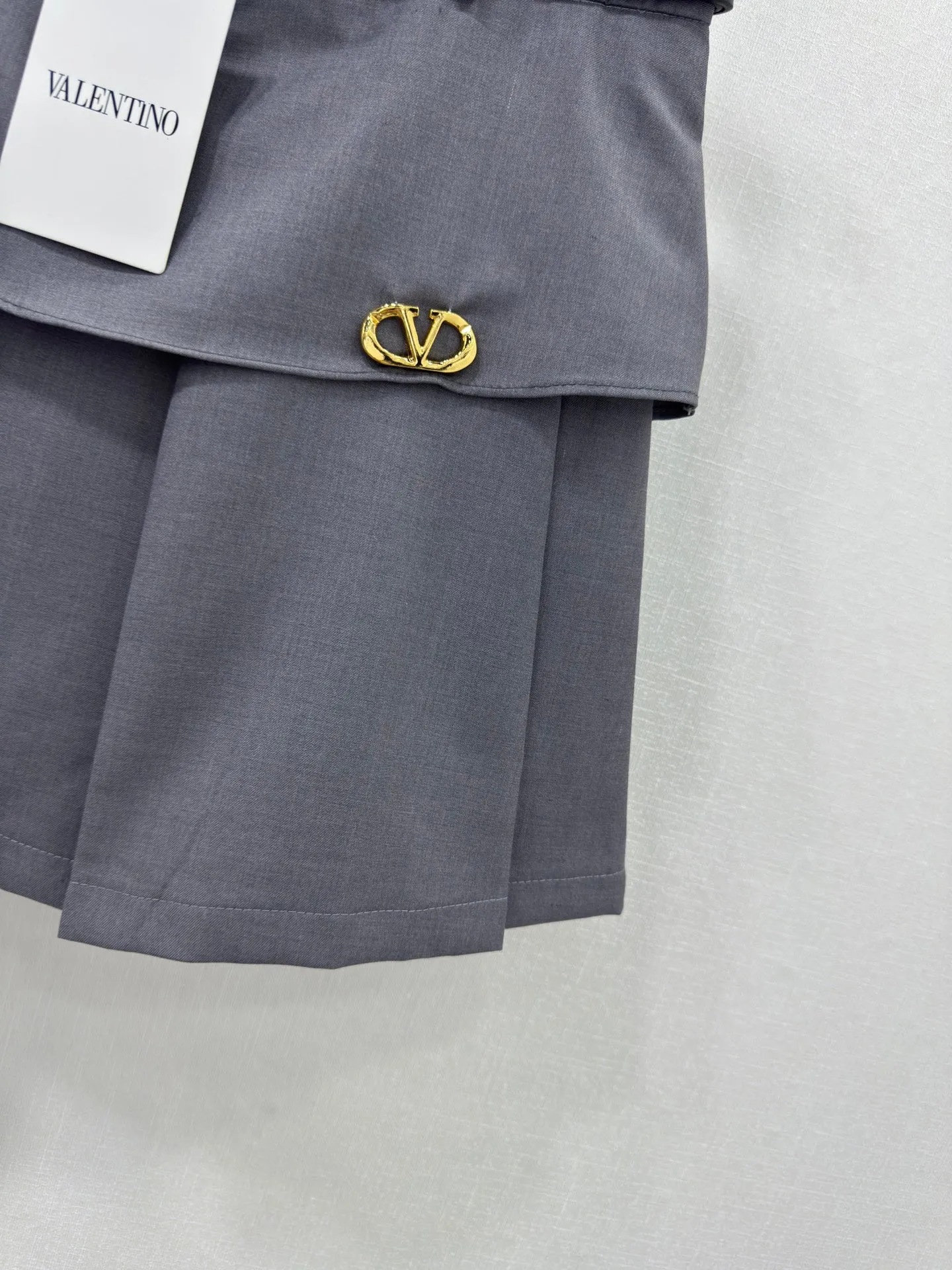 VT 25 new irregular pleated skirt
