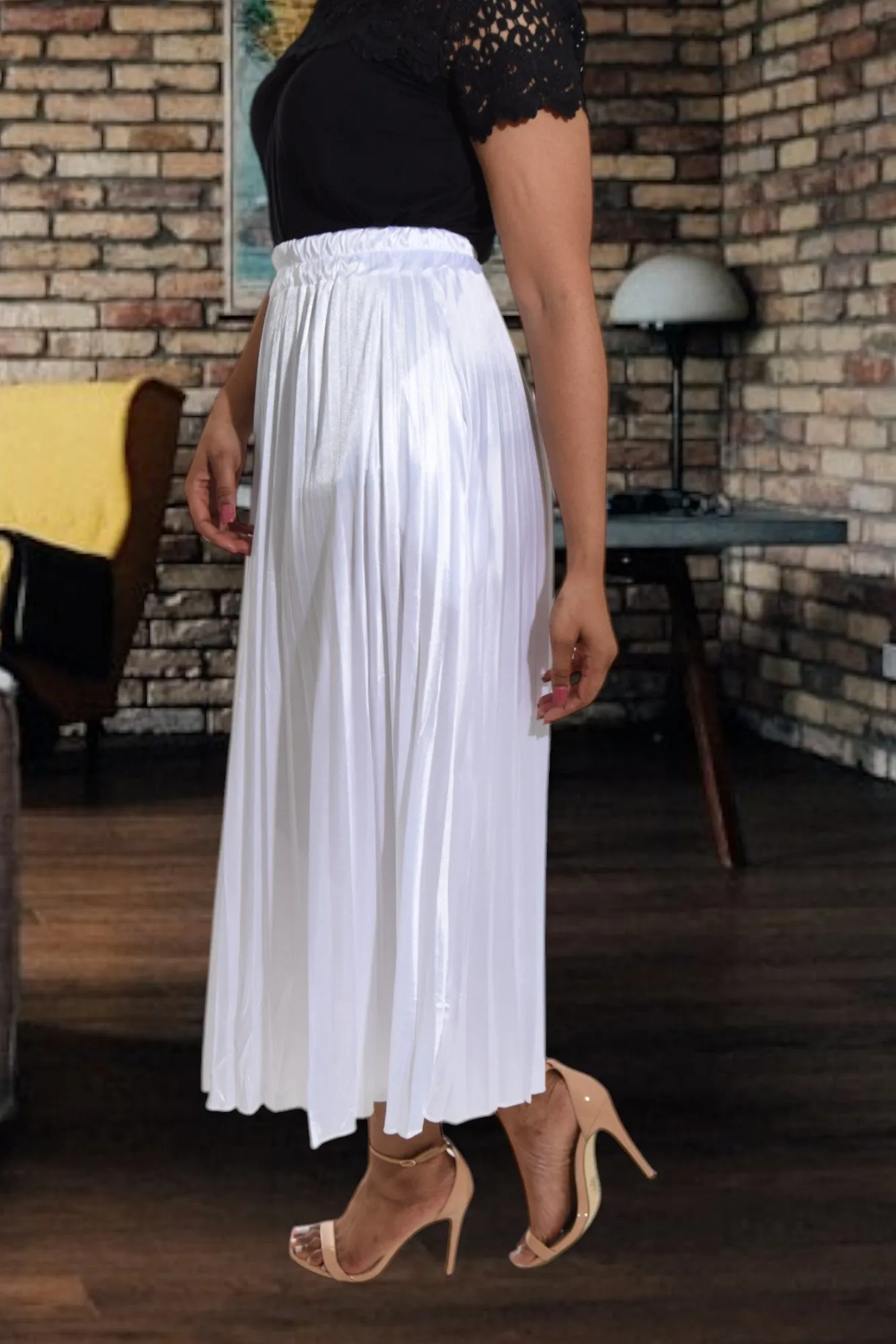 White Elasticated Pleated Skirt