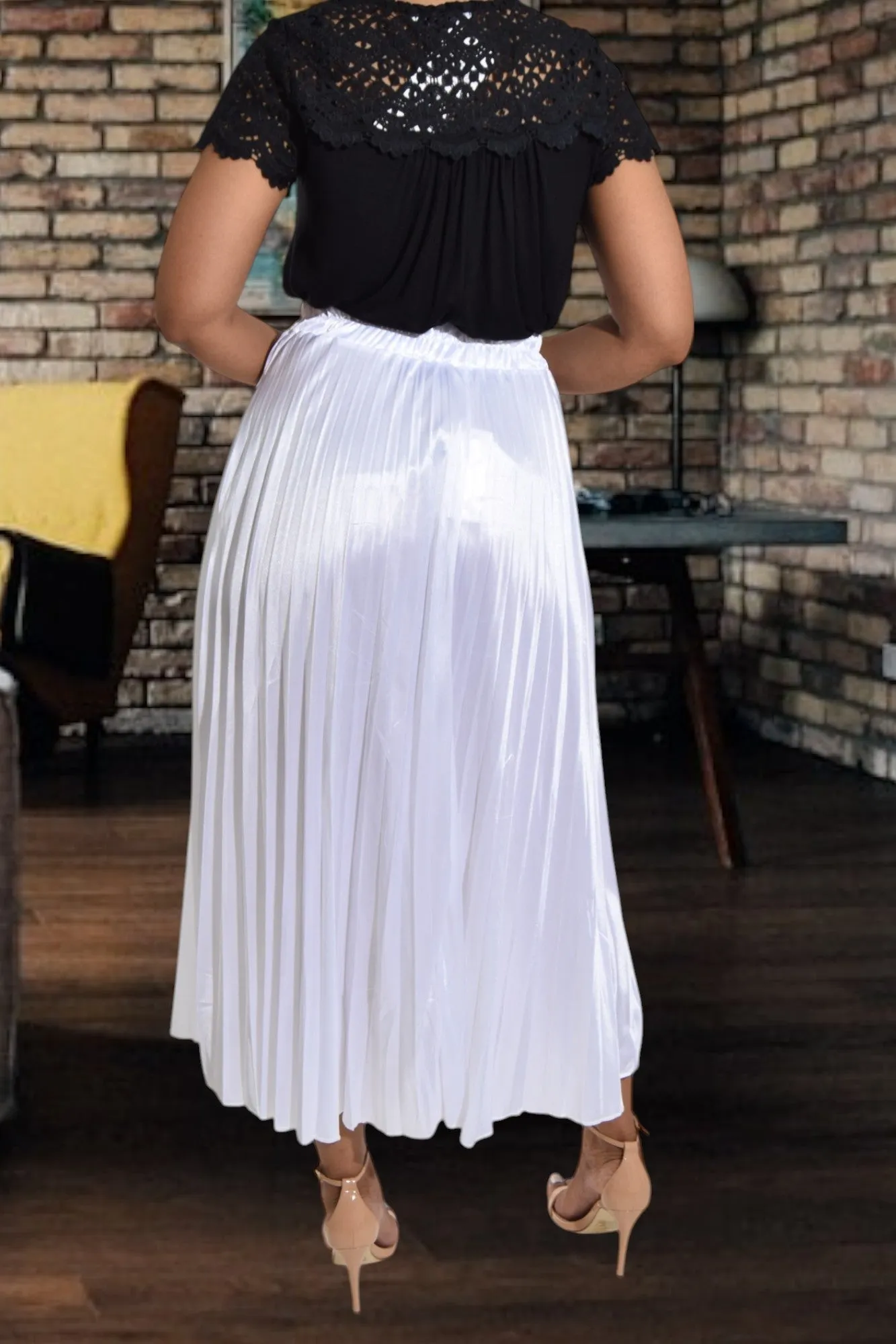 White Elasticated Pleated Skirt