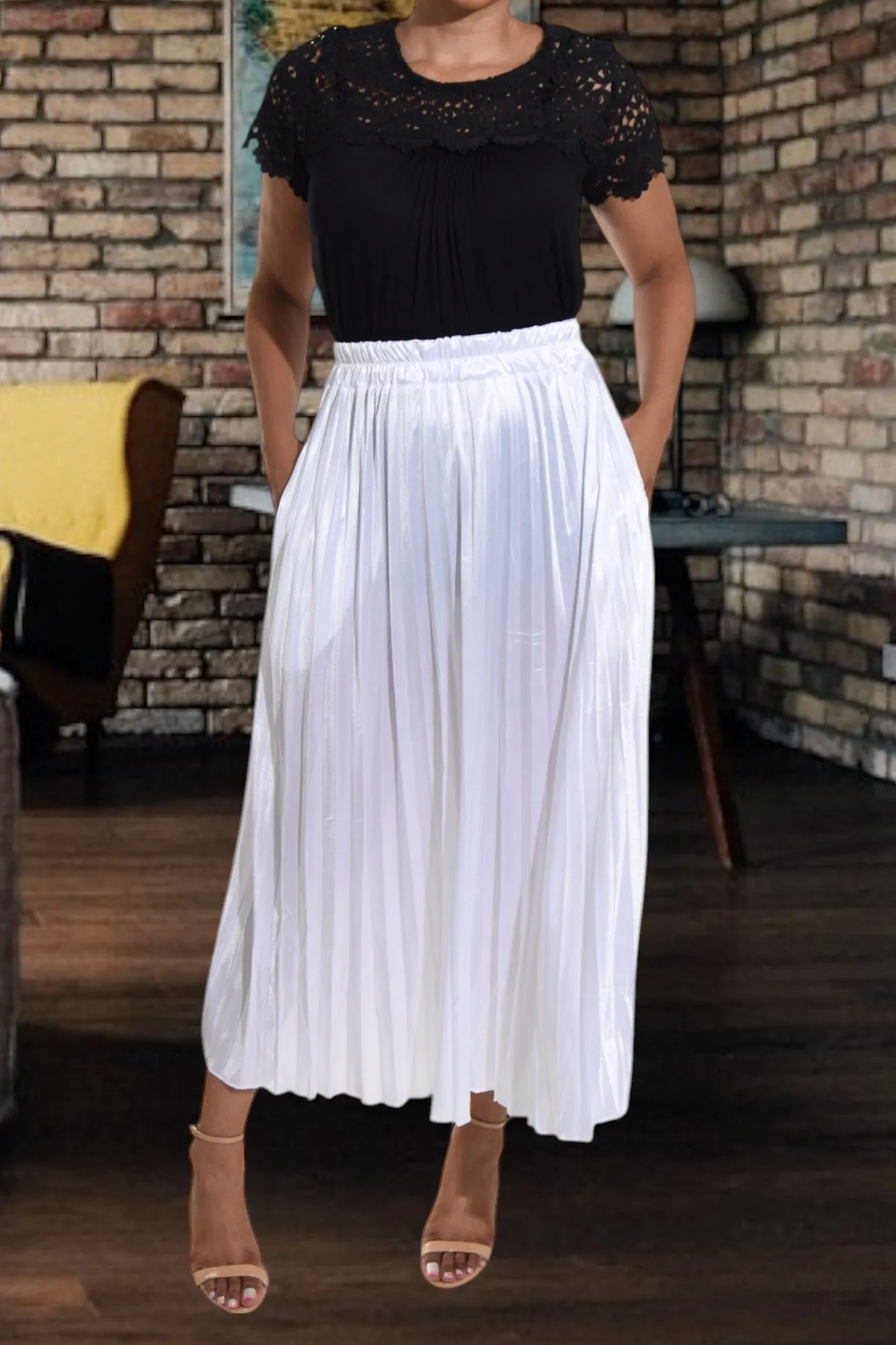 White Elasticated Pleated Skirt