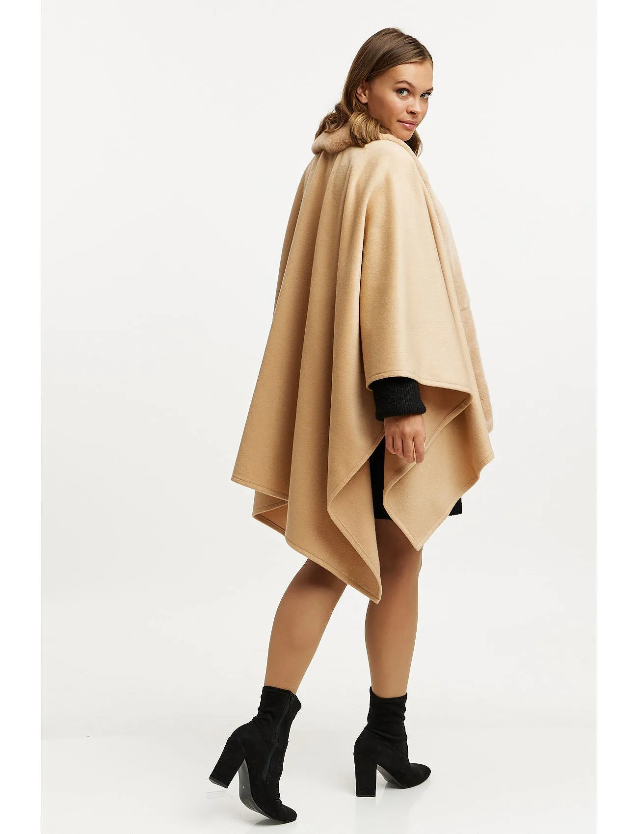 Wool poncho with fur trim - golden beige