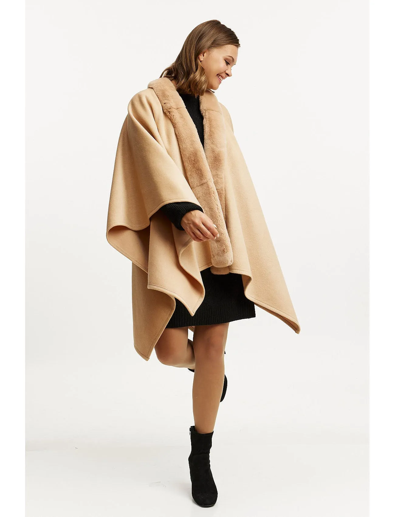 Wool poncho with fur trim - golden beige